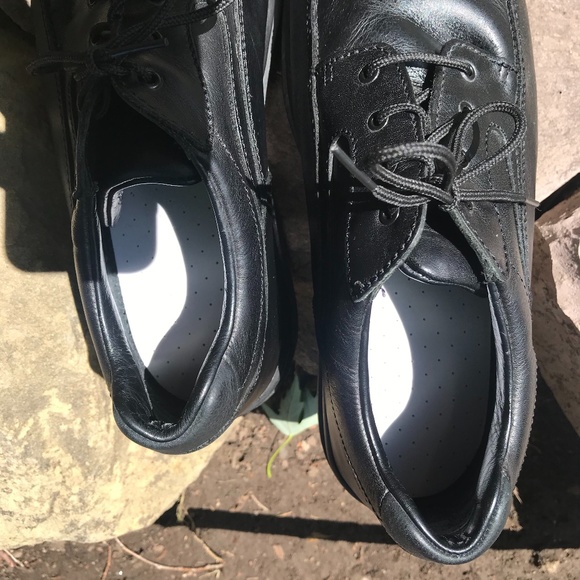 FLASH SALE! Red Wing Black Leather Work Shoes - Picture 3 of 8